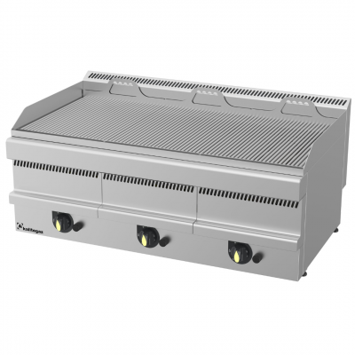 Grill mit Kohlensäurhal. Wasser